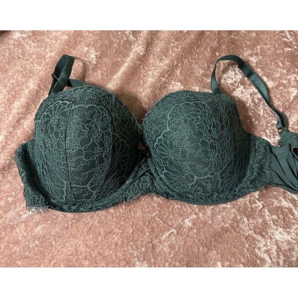 Victoria’s Secret green lace bra